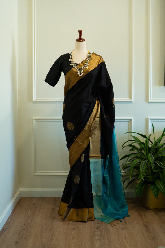 Black | Handloom Silk Self-Drape